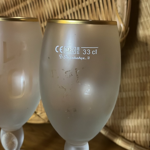 Frosted Stella Artois beer glasses set of 2 - Picture 2 of 3